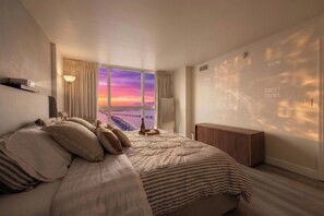 WiFi, bed sheets, wheelchair access - Trendy Cozy Waterfront APT - 1 bedroom 1.5 bath with a projector tv (Fort Myers)