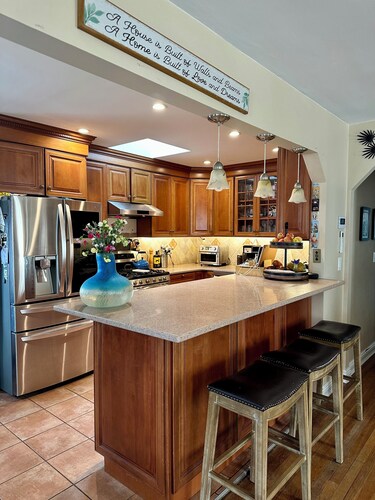 Adorable 2-bedroom house with AC in one block from the beach