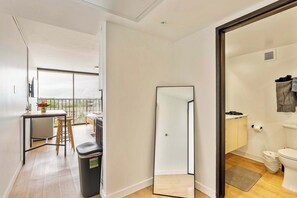 Interior - High Rise 9th Floor City Views Free Pkg, Gym (Salt Lake City)