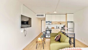 A modern apartment with a living room, a kitchen, and a dining area. - Mountain View 9th Floor City Views Free Pkg, Gym (Salt Lake City)
