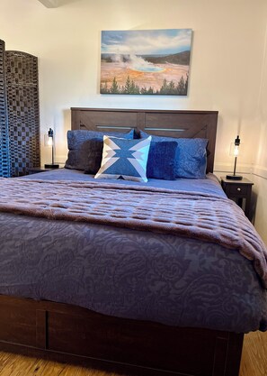 Room - -:- Sunset Suite -:- Starlink + Porch Views + Pets Welcome (Cody)