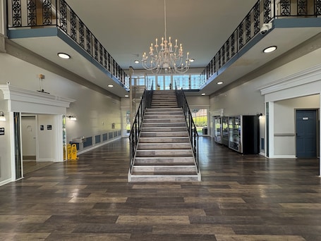 Interior. Lux Mins 2 Atrium & Novant Health. Close to CLT Airport