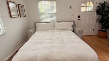 1 bedroom, WiFi, bed sheets
