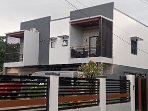 Exterior - 3-bedroom vacation home with AC in Puerto Princesa City. Access to private pool. (Puerto Princesa City)