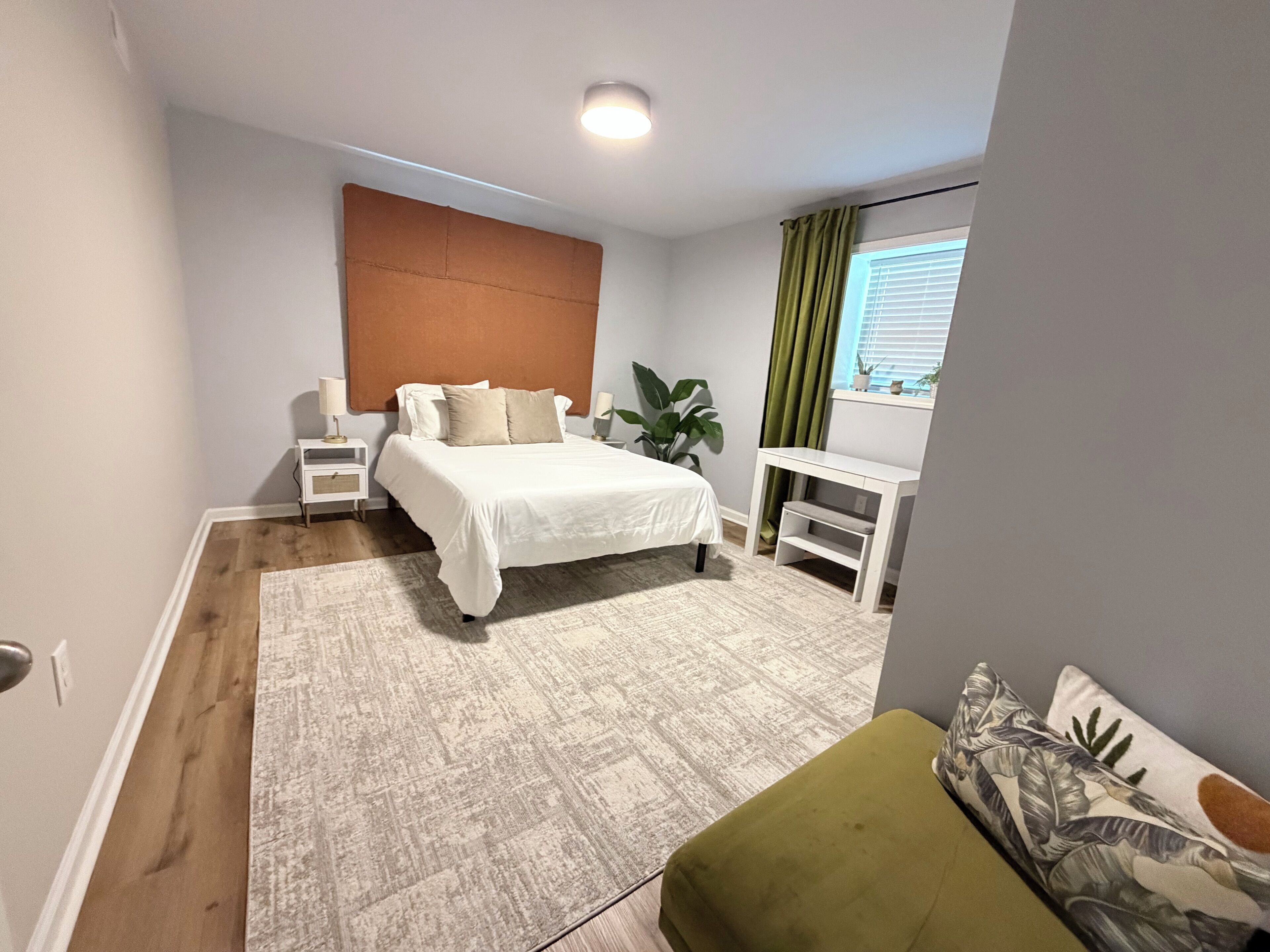 Iron/ironing board, WiFi, bed sheets