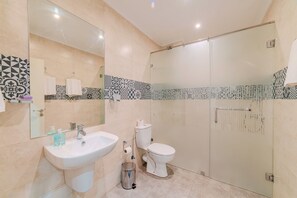 Hair dryer, towels, soap, toilet paper - Luxury 2BR apartment Marrakech (Marrakesh)