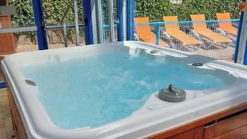 Bain à remous intérieur