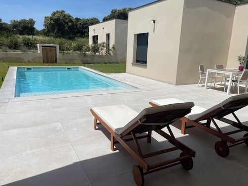 Lodge des Garrigues Swimming pool & Garden/terrace 