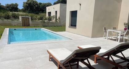 Lodge des Garrigues Swimming pool & Garden/terrace