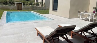 Lodge des Garrigues Swimming pool & Garden/terrace