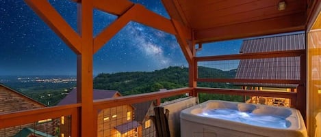 Outdoor spa tub