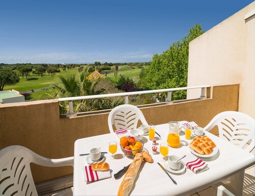 Golfside Coastal Apartment With Terrace