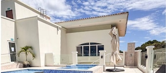 Luxury 3BD Apartment at Golf Breathtaking View 404