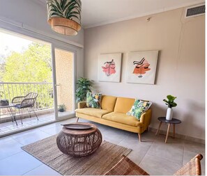 Living area - GreatCanal-Front Luxury 3BR | City & Golf View 401 (Cocoli)