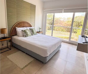 Iron/ironing board, WiFi, bed sheets - GreatCanal-Front Luxury 3BR | City & Golf View 401 (Cocoli)