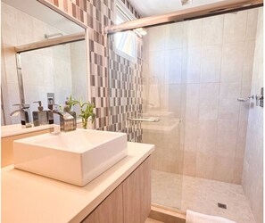 Hair dryer, soap, toilet paper - GreatCanal-Front Luxury 3BR | City & Golf View 401 (Cocoli)