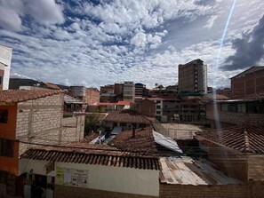 Habitación clásica con 2 camas individuales, vistas a la ciudad | Miscelánea