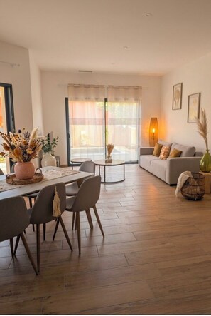 Interior - Jardin de Sévigné: Pool & Brunch - Grignan (Grignan)