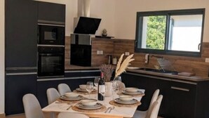 Unclassified image, 4 of 14, button - Jardin de Sévigné: Pool & Brunch - Grignan (Grignan)