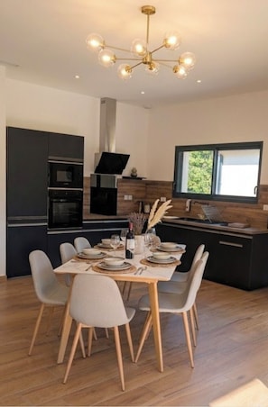 Dining - Jardin de Sévigné: Pool & Brunch - Grignan (Grignan)
