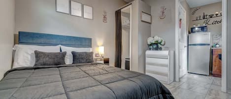 1 chambre, fer et planche à repasser, Wi-Fi gratuit, draps fournis