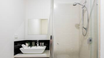 Shower, hair dryer, towels