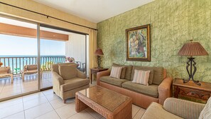 TV, DVD player, stereo - Sonoran Sun SW-414 Ocean Front Wraparound Terrace Condo (Puerto Peñasco)