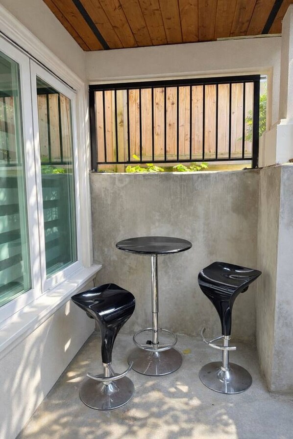 Property grounds - Modern 3BR Suite| 10 Min To YVR and Downtown| WiFi (Vancouver)