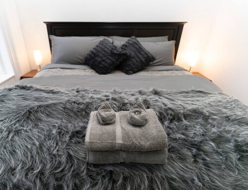 Luxury Renovated 3 BD Escape
