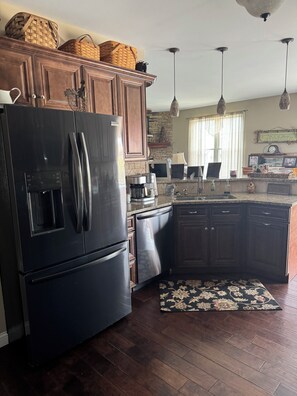 Private kitchen - Serene 3-bedroom home with pool minutes to the Ark and creation museum. (Crittenden)