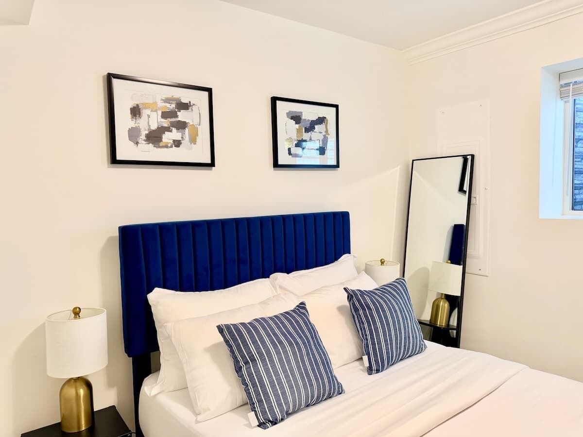 Iron/ironing board, WiFi, bed sheets