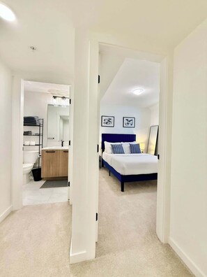 Iron/ironing board, WiFi, bed sheets - Cozy & Peaceful Private Suite (Langley Township)