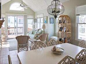 Smart TV - One and a half blocks to the beach. Walk to nature trails. (Cape May Point)