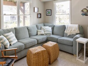 Smart TV - One and a half blocks to the beach. Walk to nature trails. (Cape May Point)