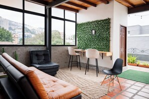 Interior - Habitacion con cama doble en Coliving Medellin con baño privado (Medellín)