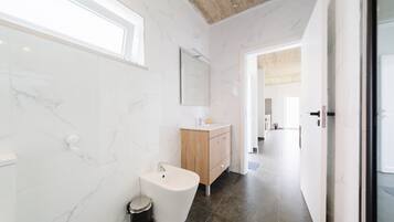 Douche, serviettes fournies