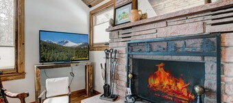 Crooked Pine Cottage- Close To RMNP Entrance