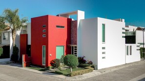 Exterior - Modern House w/Private Pool near Cholula Pyramid (San Pedro Cholula)