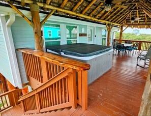Terrace/patio - Spacious 4-bedroom house in beautiful Galveston with personal Palma deck. (Galveston)