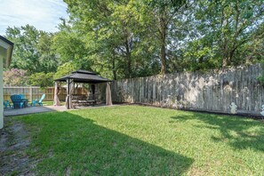 Terrace/patio - 3-bedroom 2-bathroom house near Mayo and Beaches (Jacksonville)