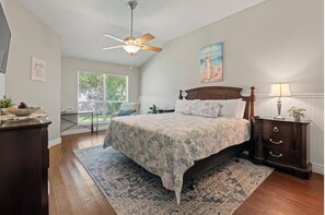Desk, WiFi, bed sheets, wheelchair access - 3-bedroom 2-bathroom house near Mayo and Beaches (Jacksonville)