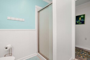 Douche, serviettes fournies