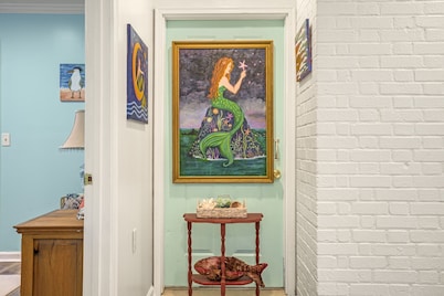 Mermaid Hideaway | Quaint & Affordable Tropical Getaway!