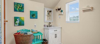 Cheriton Loft | Charming Studio Apartment Close to Town!