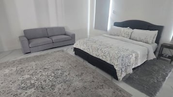 5 bedrooms, iron/ironing board, WiFi, bed sheets