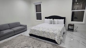5 bedrooms, iron/ironing board, WiFi, bed sheets