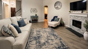 Smart TV, books, printers - The Parkwood Retreat, Gazebo, Firepit & Work Stay (Corinth)