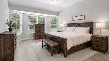 4 bedrooms, iron/ironing board, Internet, bed sheets