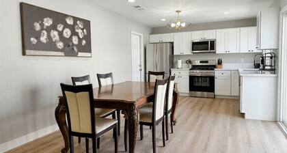 Tranquil 4BD/2BA Home Base in the Center of Ontario, with a large back yard!