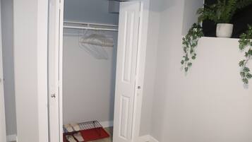 1 bedroom, iron/ironing board, free WiFi
